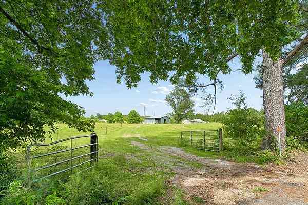 Homes For Sale - 18081 Hillary Simmons Road<br/> Kentwood, LA 70444