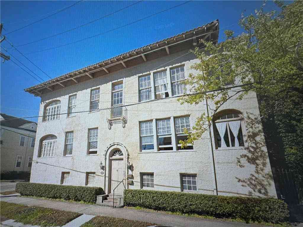 Apartment For Rent - 1402 Jefferson Avenue #A<br/> New Orleans, LA 70115