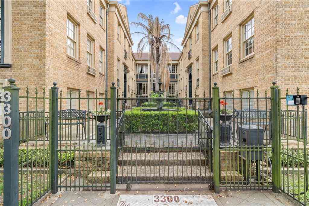 Condo For Rent - 3300 Saint Charles Avenue #4<br/> New Orleans, LA 70115