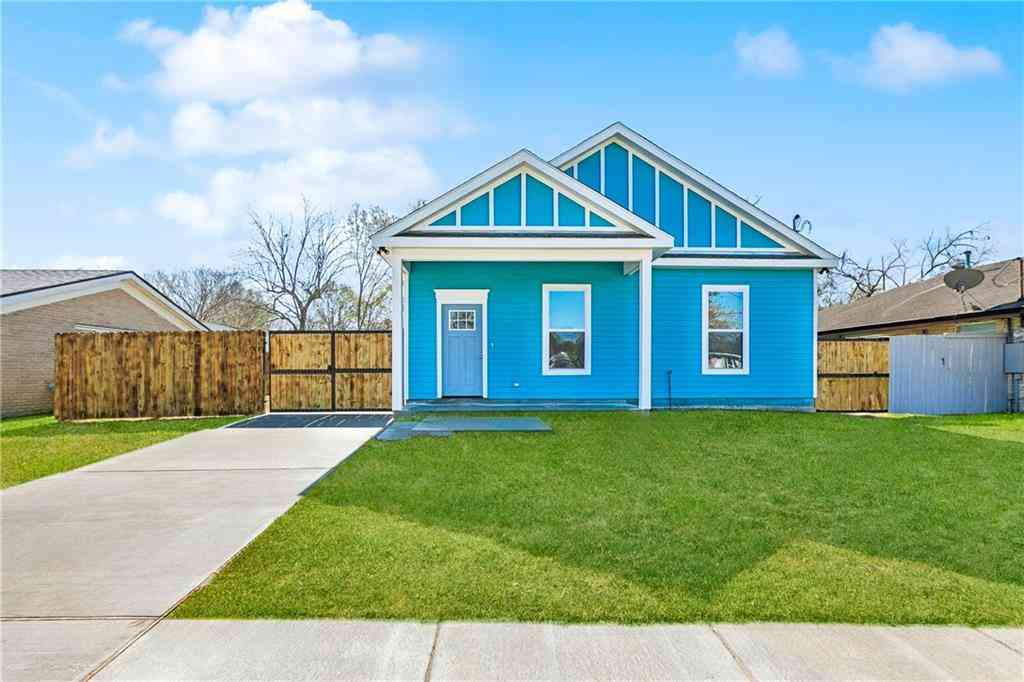 Homes For Rent - 2509 Riverbend Road<br/> Violet, LA 70092