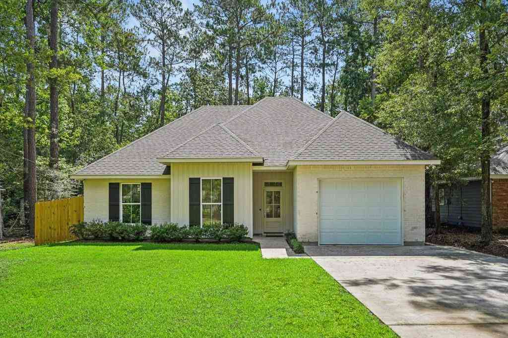 Homes For Sale - 415 Orleans Avenue<br/> Covington, LA 70433