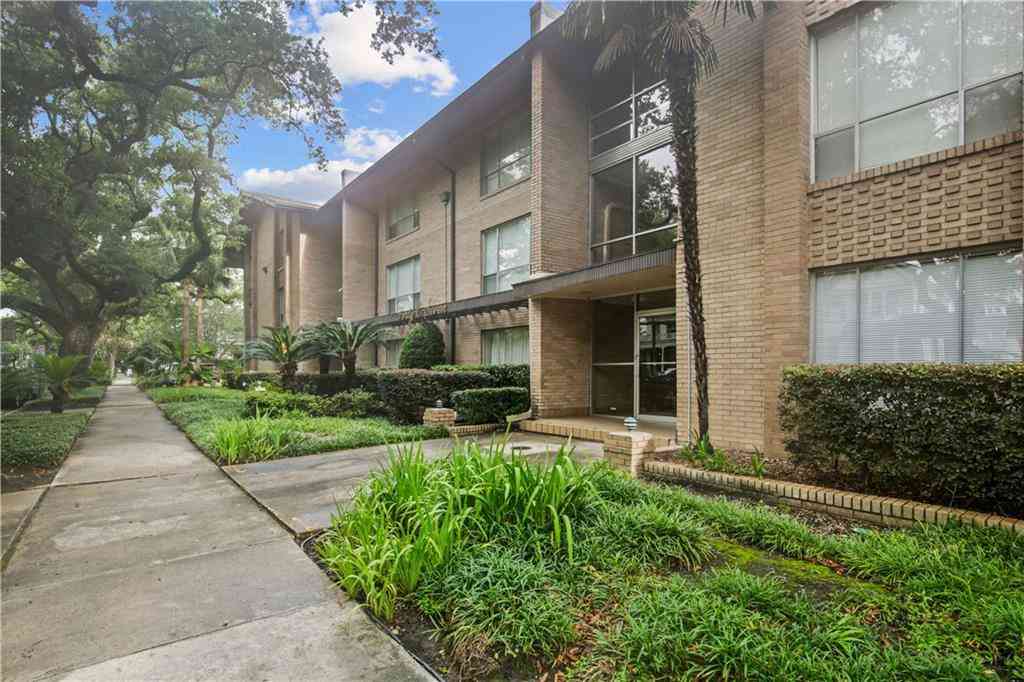 Condo For Sale - 4007 St Charles Avenue #218<br/> New Orleans, LA 70115