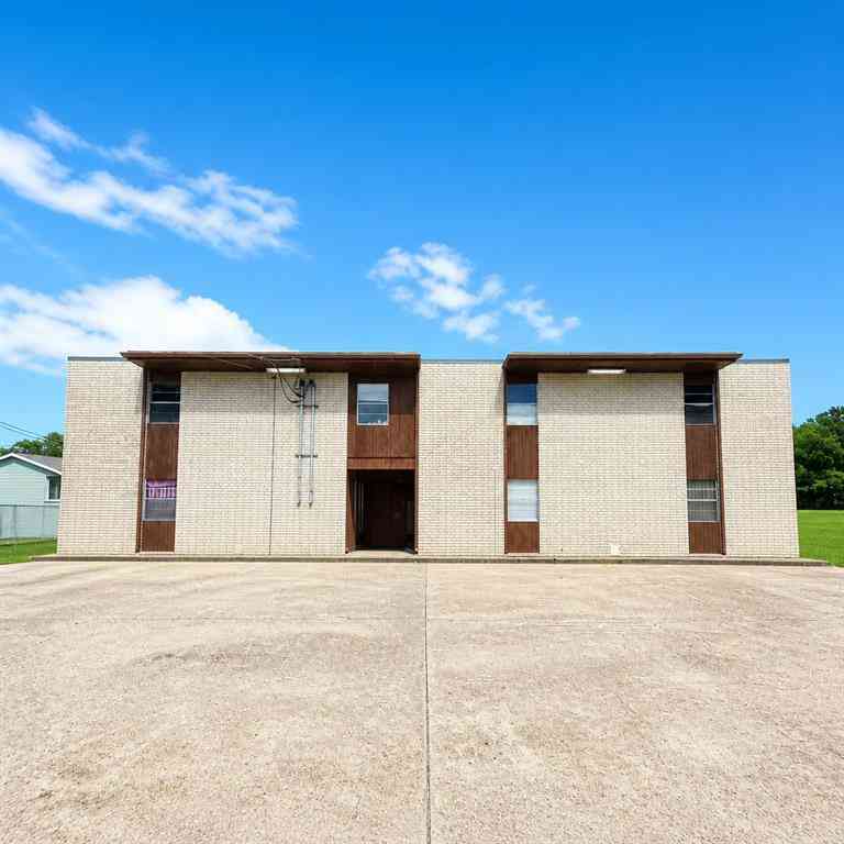 Apartment For Rent - 106 E 3rd Street #12<br/> Belle Chasse, LA 70037