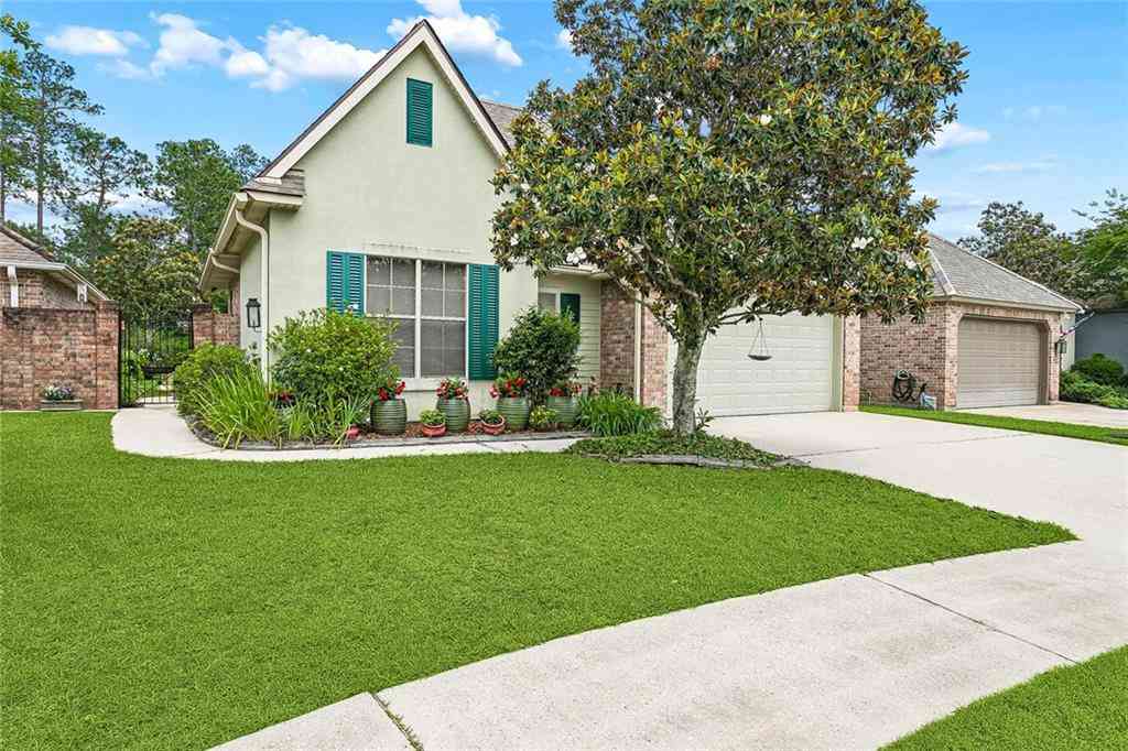 Homes For Sale - 111 Mount Carmel Court<br/> Covington, LA 70435