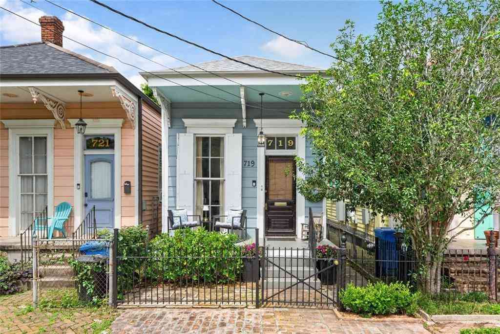 Homes For Sale - 719 Pleasant Street<br/> New Orleans, LA 70115