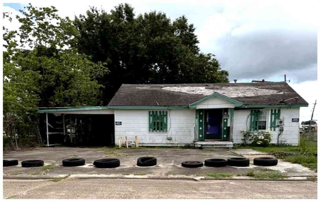 Homes For Sale - 421 Louise Street<br/> Houma, LA 70363