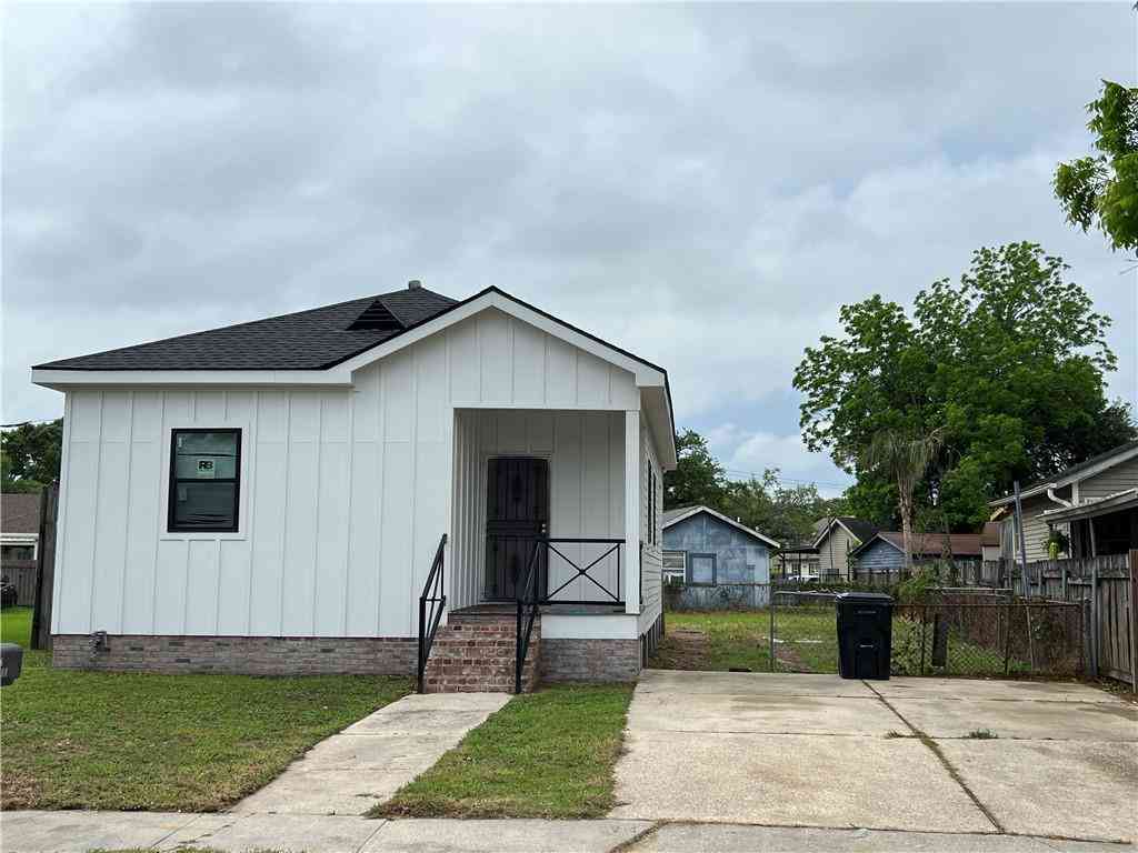 Homes For Sale - 4336 Rayne Drive<br/> New Orleans, LA 70122