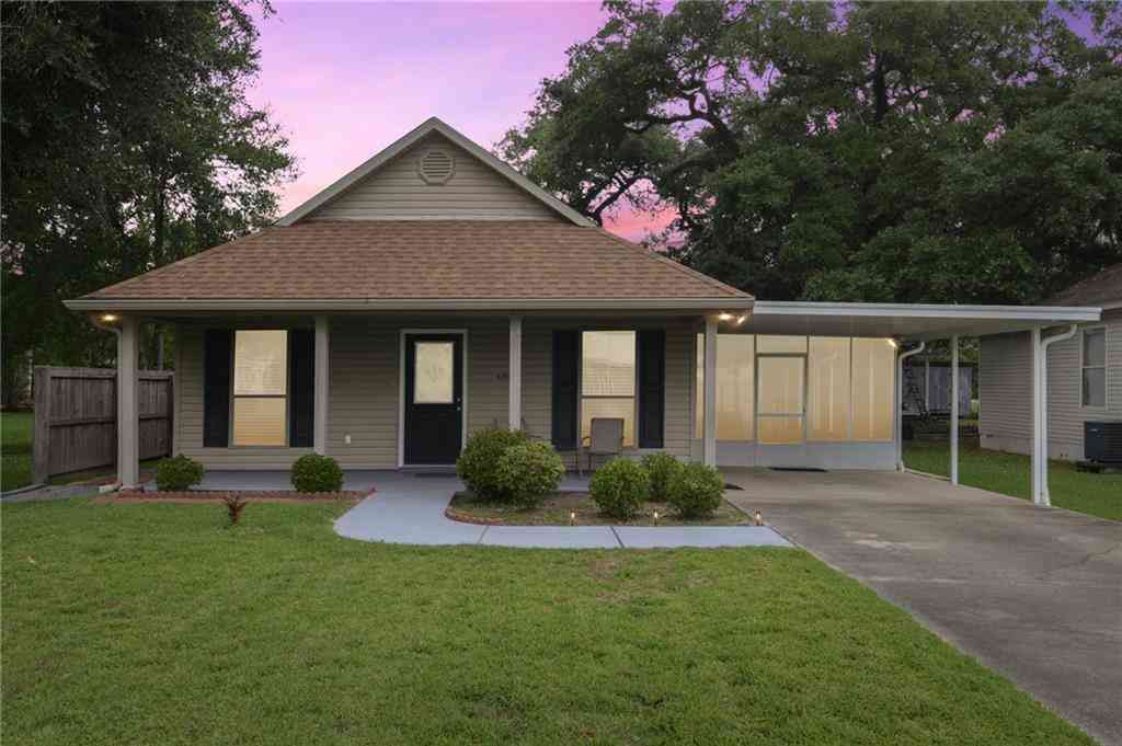 Homes For Sale - 484 S 2nd Street<br/> Ponchatoula, LA 70454