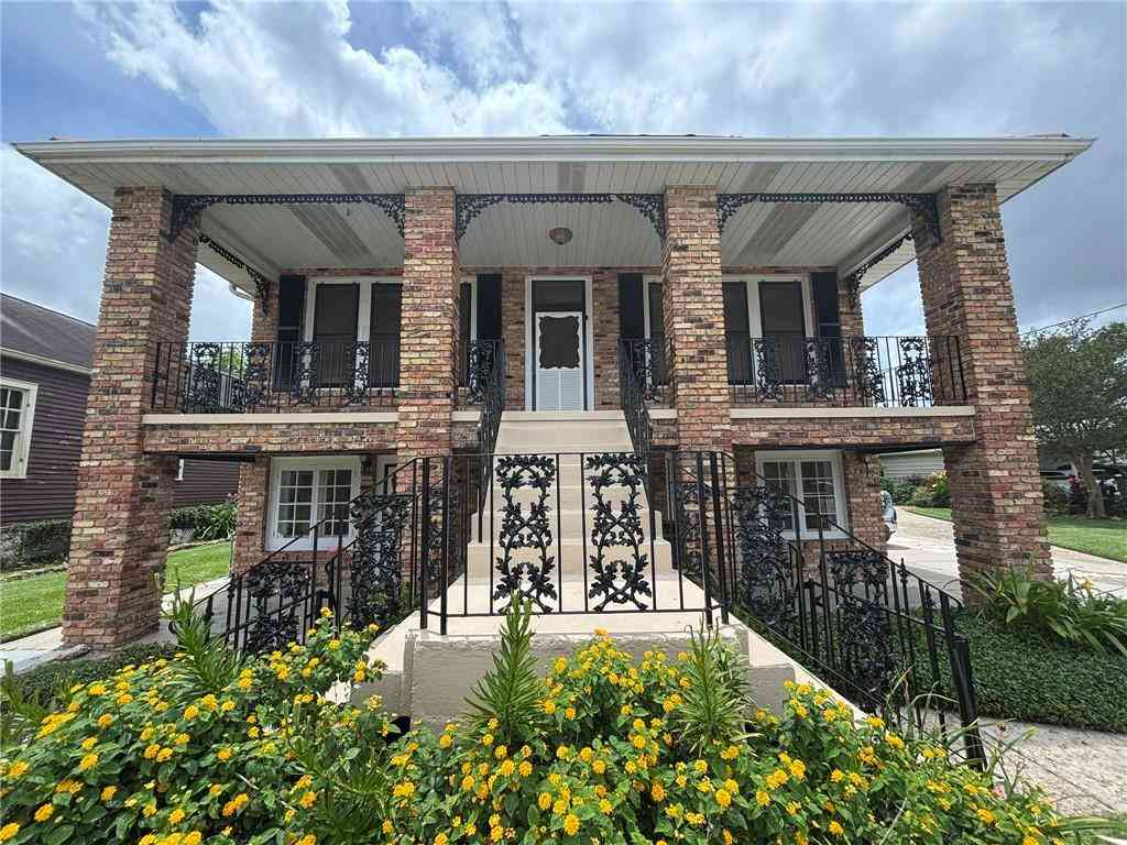 Homes For Sale - 426 1st Avenue<br/> Harvey, LA 70058
