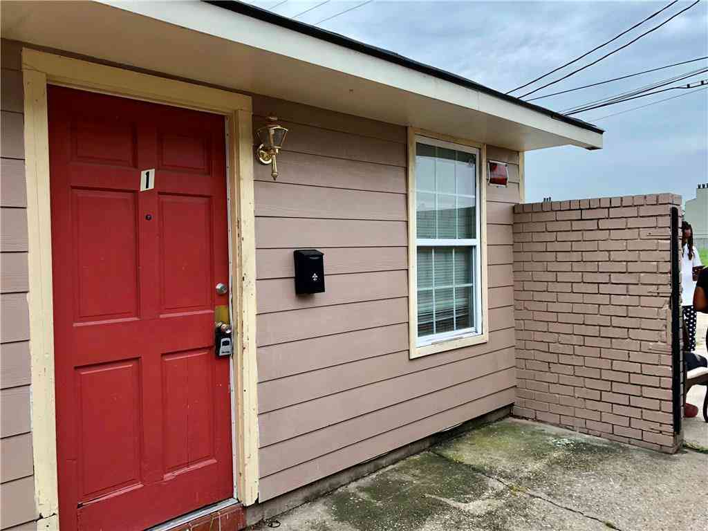 Apartment For Rent - 7841 Symmes Street #1<br/> New Orleans, LA 70127