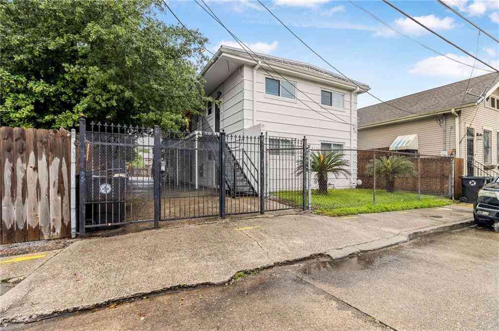 Homes For Sale - 2114 Toledano Street<br/> New Orleans, LA 70115