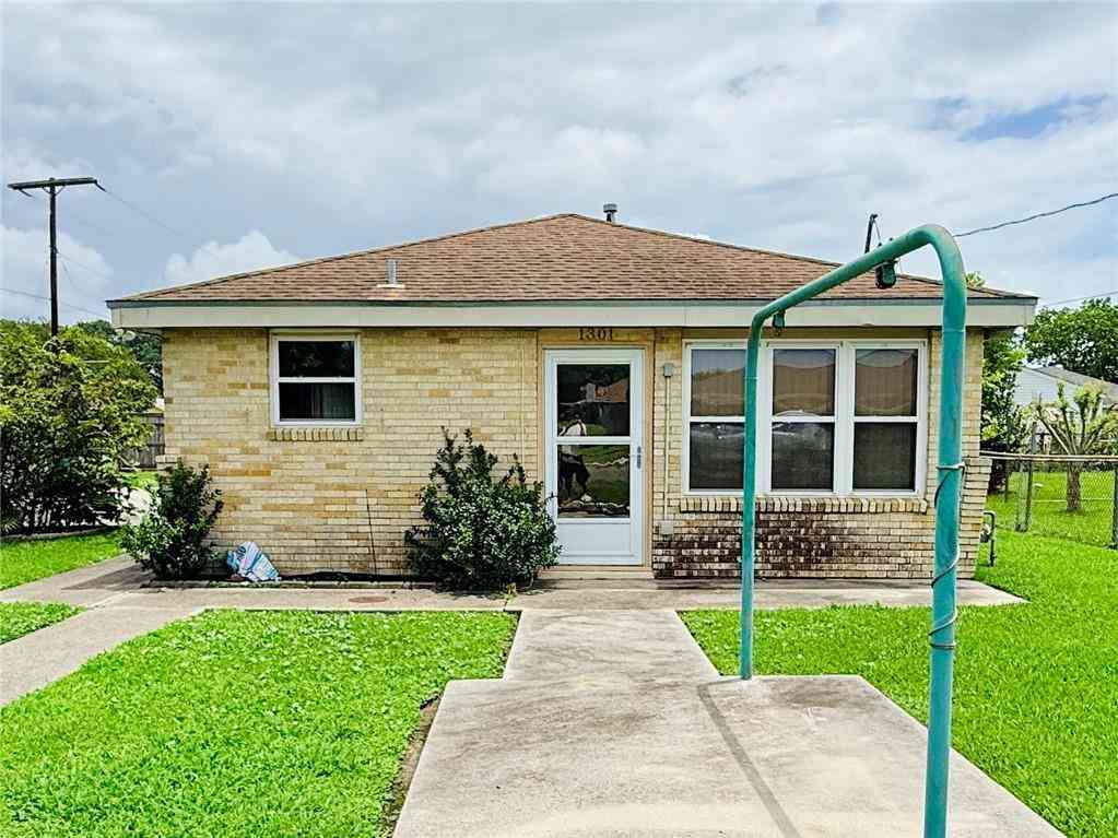 Homes For Sale - 1301 Avenue C Avenue<br/> Marrero, LA 70072