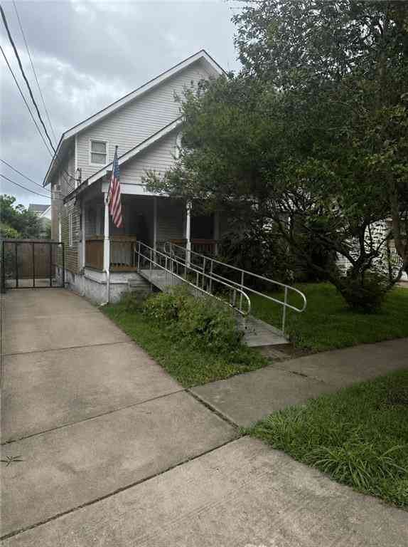 Homes For Sale - 1841 Oleander Street<br/> Metairie, LA 70001
