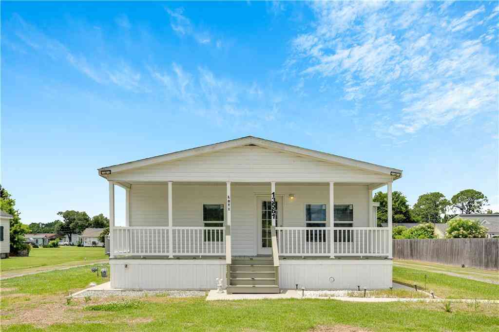Homes For Sale - 13561 River Road<br/> Luling, LA 70070