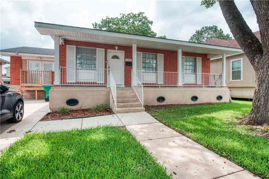 Homes For Sale - 553 Diplomat Street<br/> Gretna, LA 70056