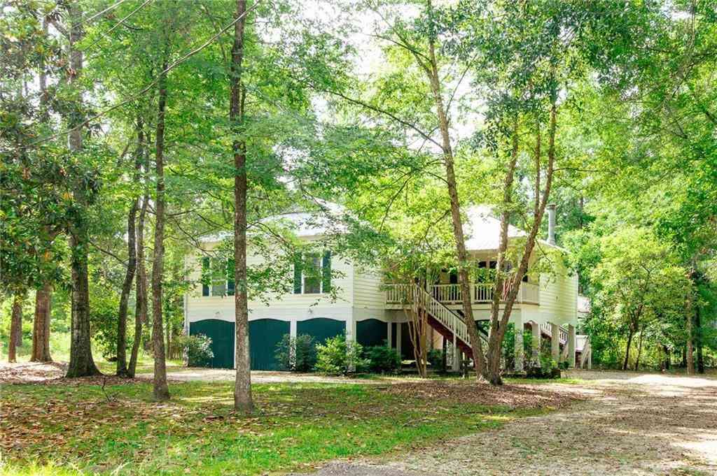 Homes For Sale - 150 Ponchitolawa Drive<br/> Covington, LA 70433