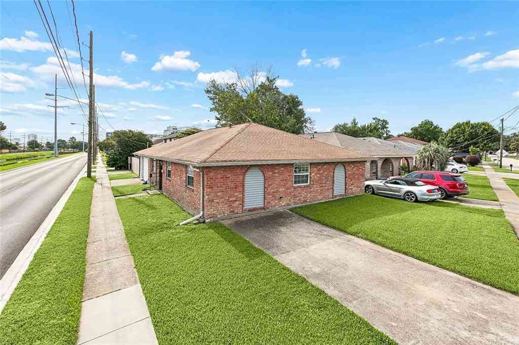 Homes For Rent - 4444 W Esplanade Avenue<br/> Metairie, LA 70006