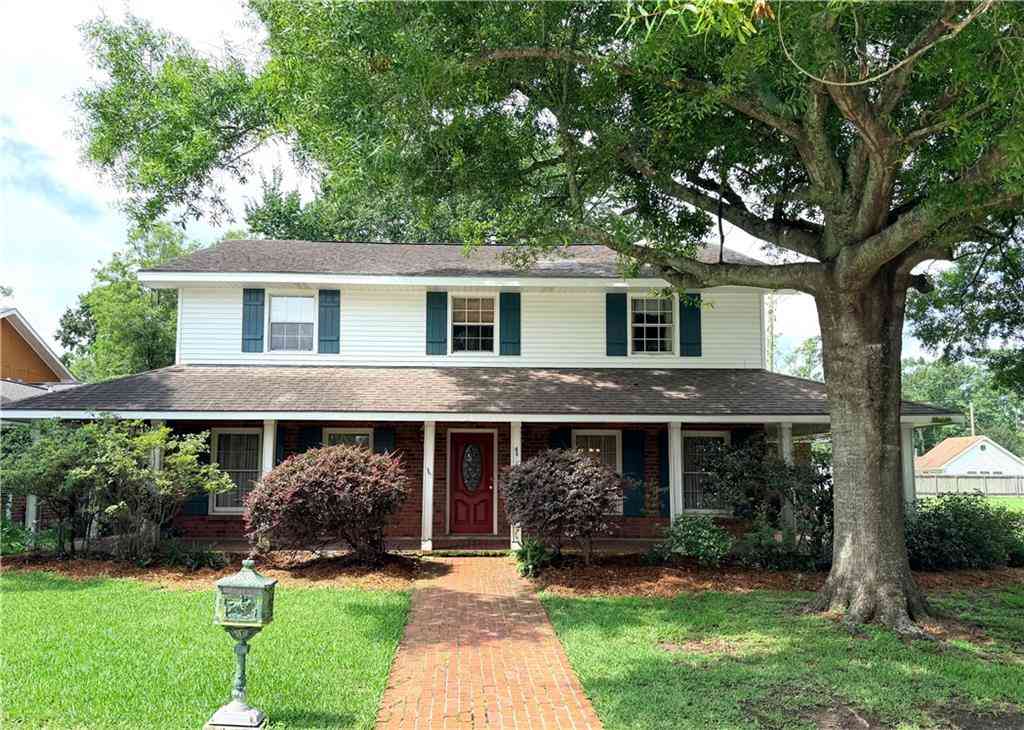 Homes For Sale - 1 Mary Ridge Court<br/> River Ridge, LA 70123