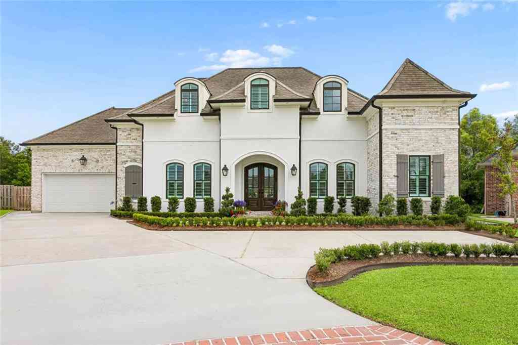 Homes For Sale - 117 Oak Park Court<br/> Belle Chasse, LA 70037