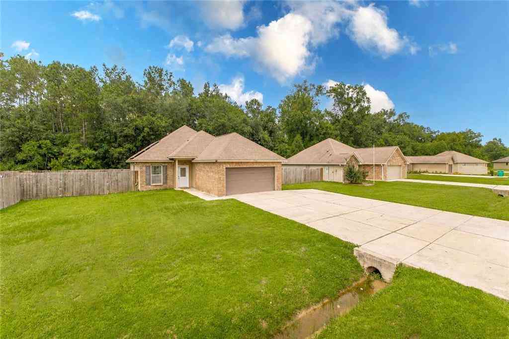 Homes For Sale - 18089 Bass Lake Trail<br/> Ponchatoula, LA 70454