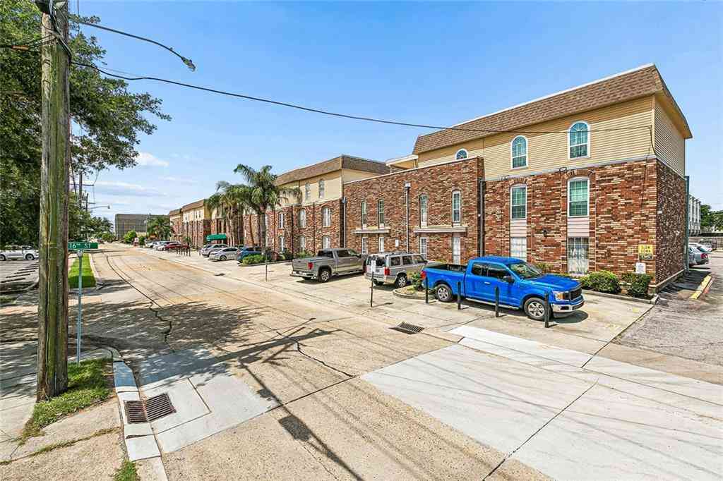 Condo For Sale - 3320 N Arnoult Road #122<br/> Metairie, LA 70002