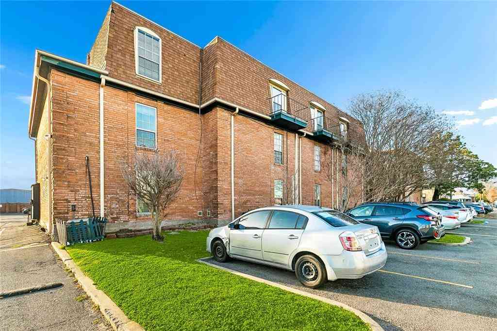 Condo For Sale - 3126 Edenborn Avenue #616<br/> Metairie, LA 70002