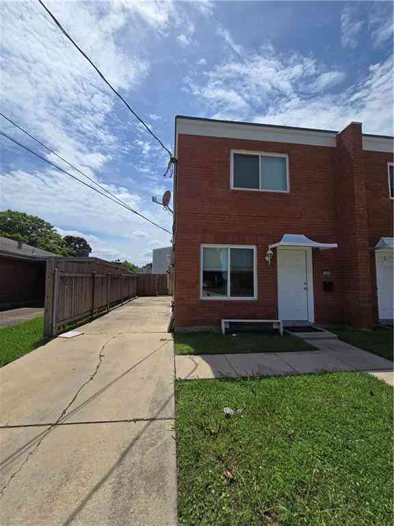 Townhouse For Rent - 2020 Athania Parkway<br/> Metairie, LA 70001