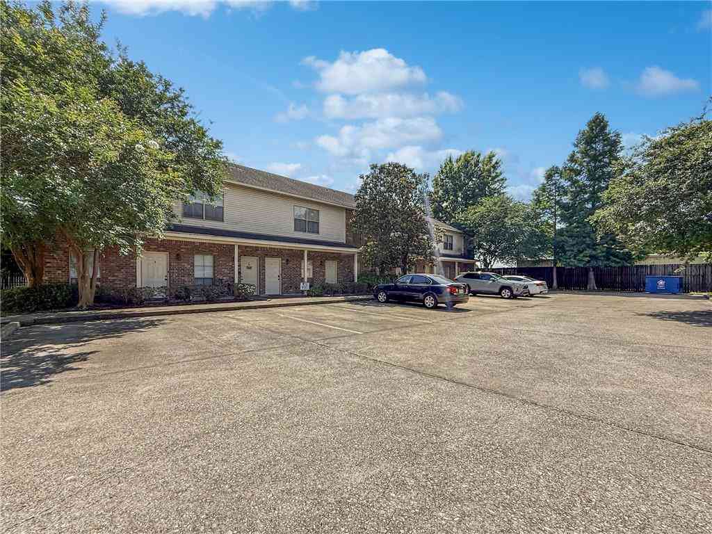 Condo For Sale - 828 Meadow Bend Drive #H<br/> Baton Rouge, LA 70820