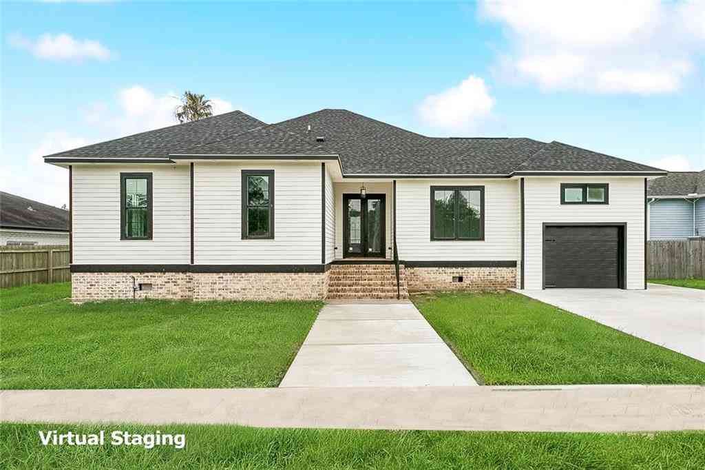 Homes For Sale - 4008 Kings Drive<br/> Saint Bernard County, Chalmette, LA 70043