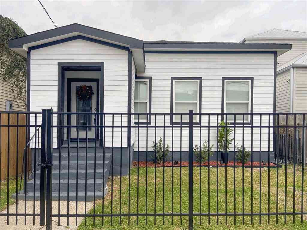 Homes For Sale - 3507 Danneel Street<br/> New Orleans, LA 70115