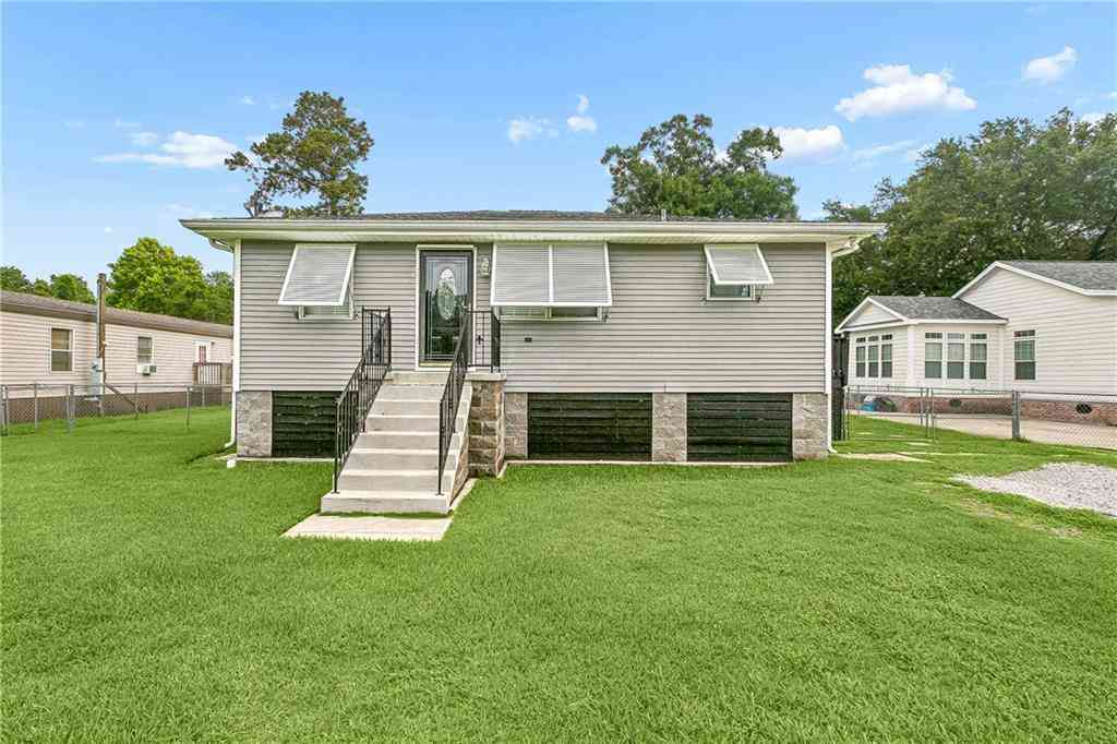 Homes For Sale - 2920 Farmsite Road<br/> Violet, LA 70092