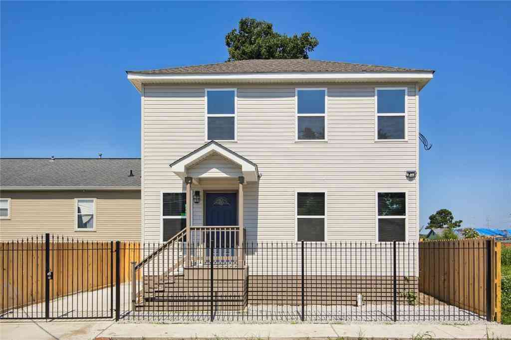 Homes For Sale - 2421 S Roman Street<br/> New Orleans, LA 70125