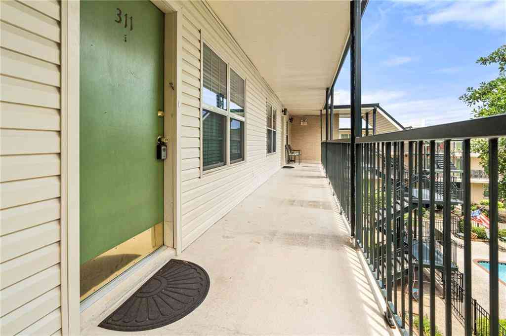 Condo For Sale - 2732 Whitney Place #311<br/> Metairie, LA 70002