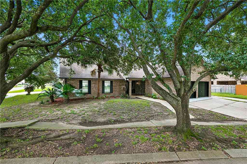 Homes For Sale - 2500 Orbit Court<br/> Harvey, LA 70058