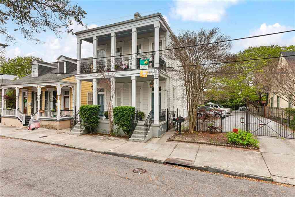 Condo For Rent - 1463 Annunciation Street #B<br/> New Orleans, LA 70130