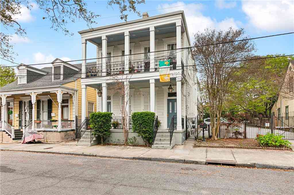 Condo For Rent - 1461 Annunciation Street #A<br/> New Orleans, LA 70130