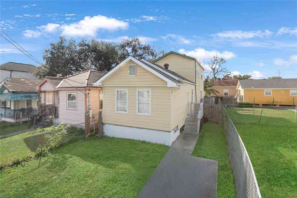 Homes For Sale - 5822 Lafaye Street<br/> New Orleans, LA 70122