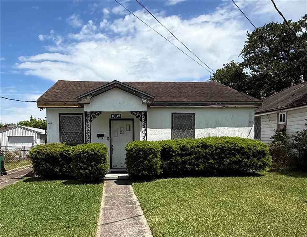 Homes For Sale - 1005 Ridgelake Drive<br/> Metairie, LA 70001