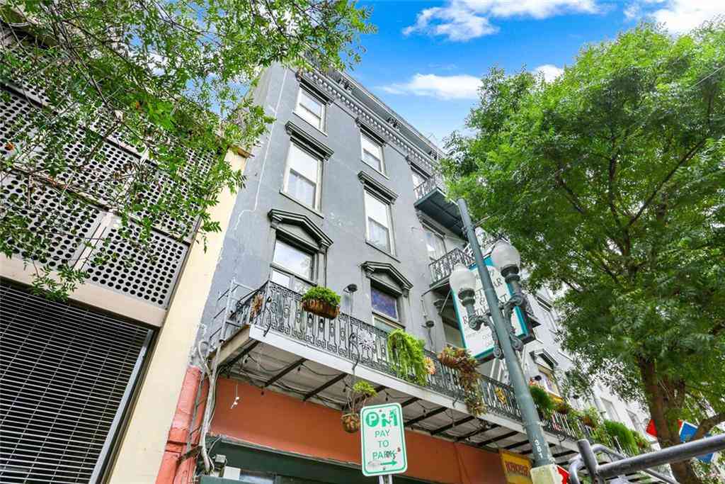 Apartment For Rent - 137 Carondelet Street #301<br/> New Orleans, LA 70130