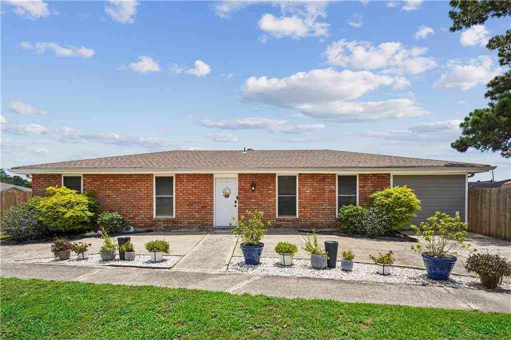 Homes For Sale - 801 Cameron Court<br/> Kenner, LA 70065