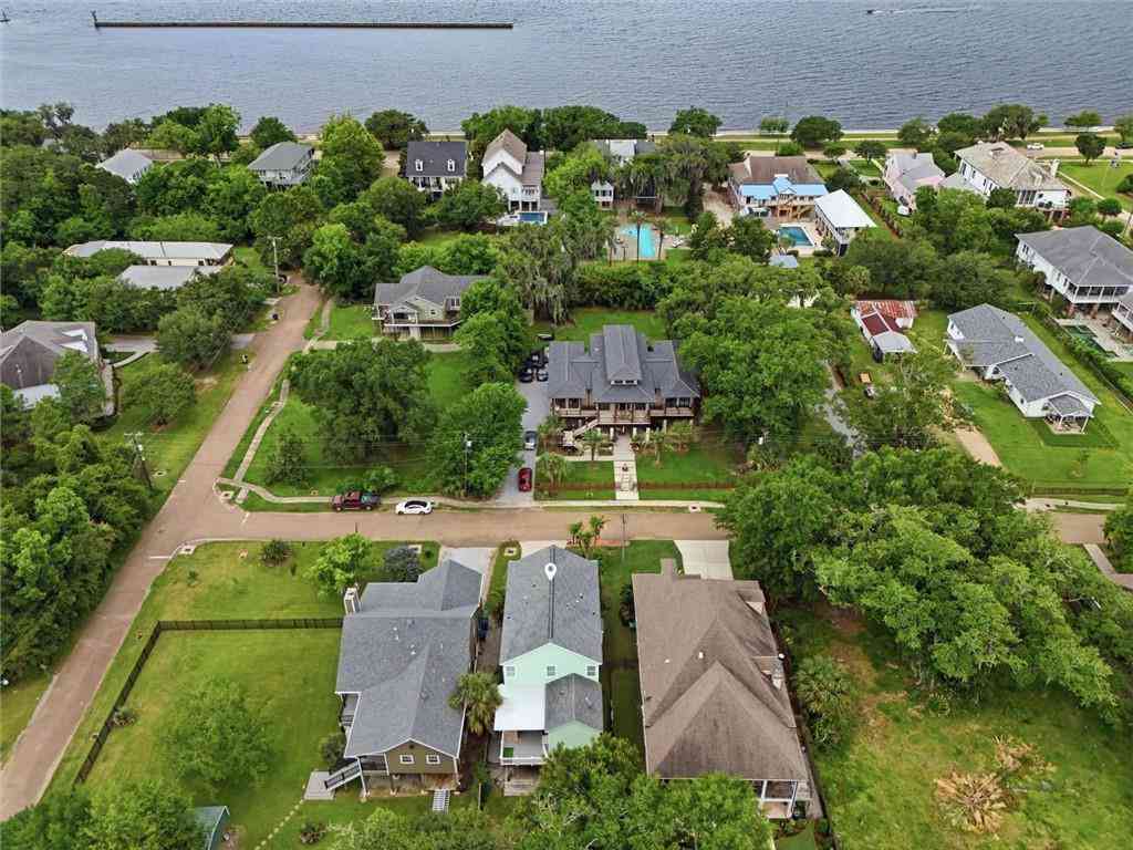 Homes For Sale - 1711 Claiborne Street<br/> Mandeville, LA 70448
