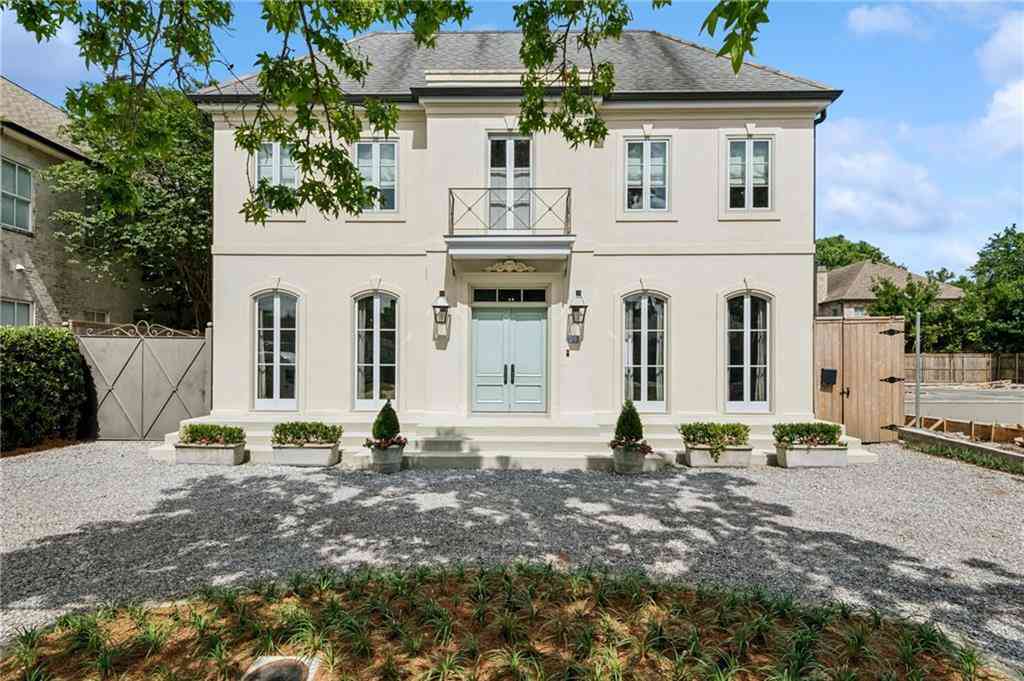 Homes For Sale - 255 Brockenbraugh Court<br/> Metairie, LA 70005