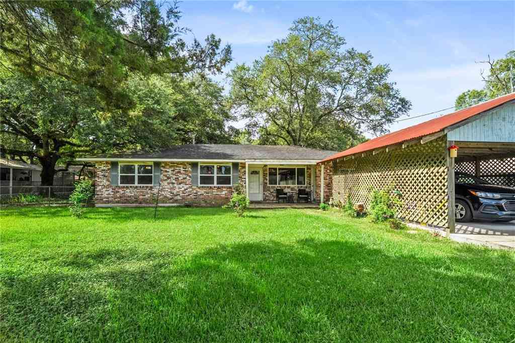 Homes For Sale - 215 E Pecan Street<br/> Ponchatoula, LA 70454