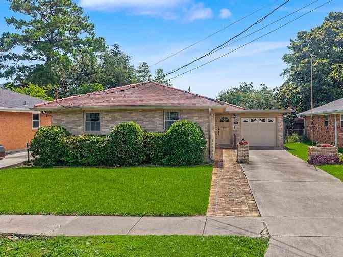 Homes For Sale - 3041 Metairie Heights Avenue<br/> Metairie, LA 70005