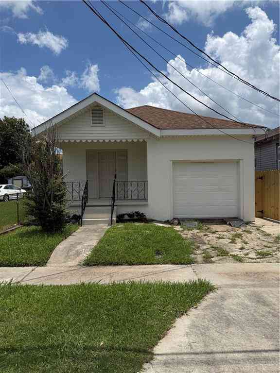 Homes For Sale - 641 Avenue A Avenue<br/> Marrero, LA 70072
