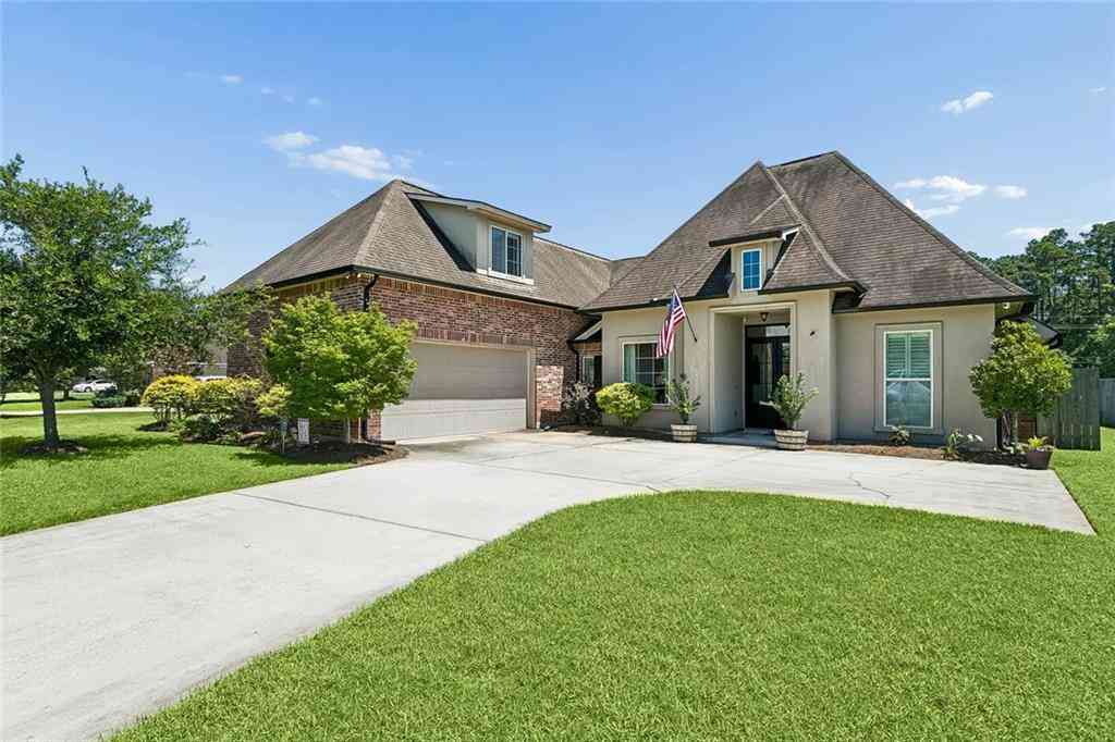 Homes For Sale - 504 English Oak Drive<br/> Madisonville, LA 70447