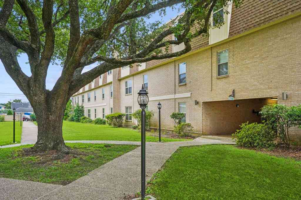 Condo For Sale - 2708 Whitney Place #812<br/> Metairie, LA 70002