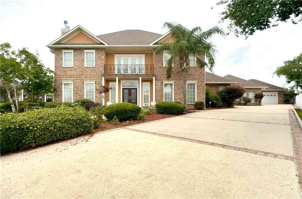 Homes For Sale - 5 Asterbrook Court<br/> Harvey, LA 70058