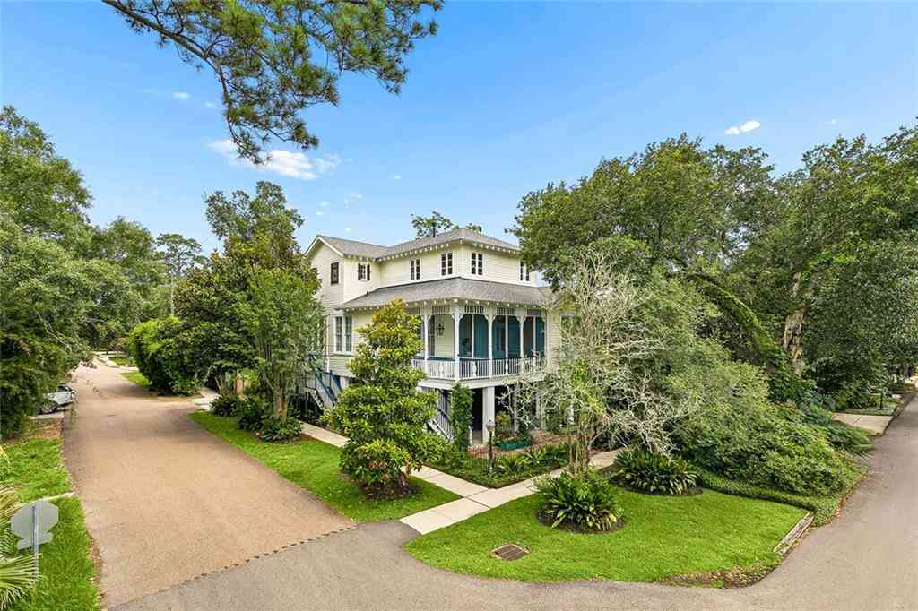Homes For Sale - 147 Marigny Avenue<br/> Mandeville, LA 70448