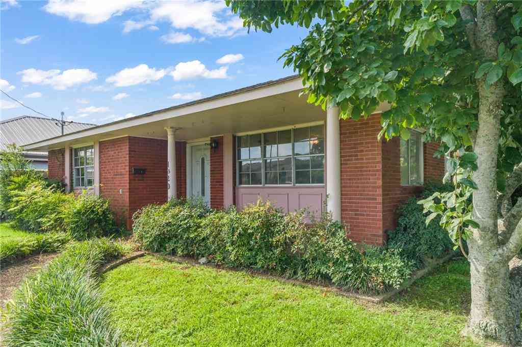 Homes For Sale - 1820 W Esplanade Avenue<br/> Metairie, LA 70005
